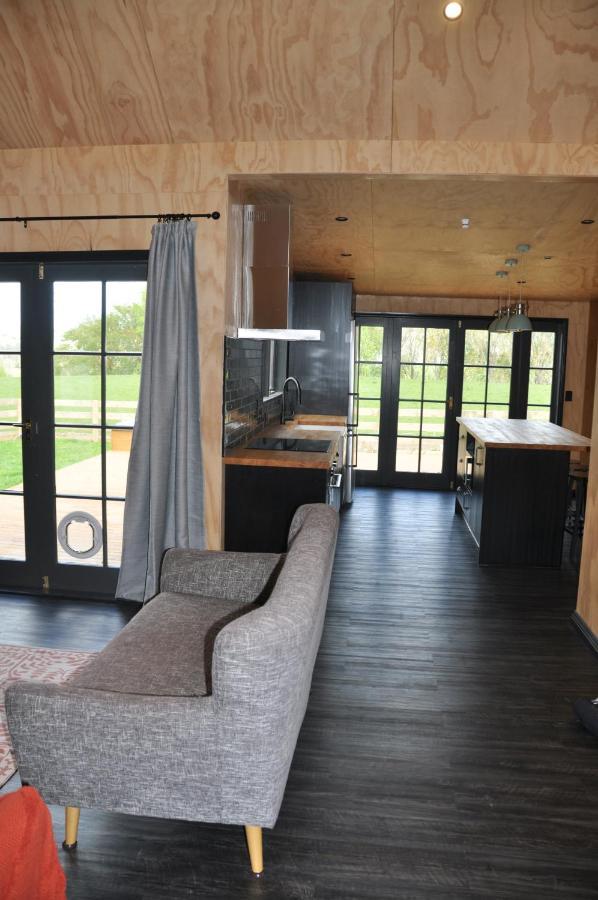 Renagour Cottage - Farmstay With Hot Tub! 왕거누이 외부 사진